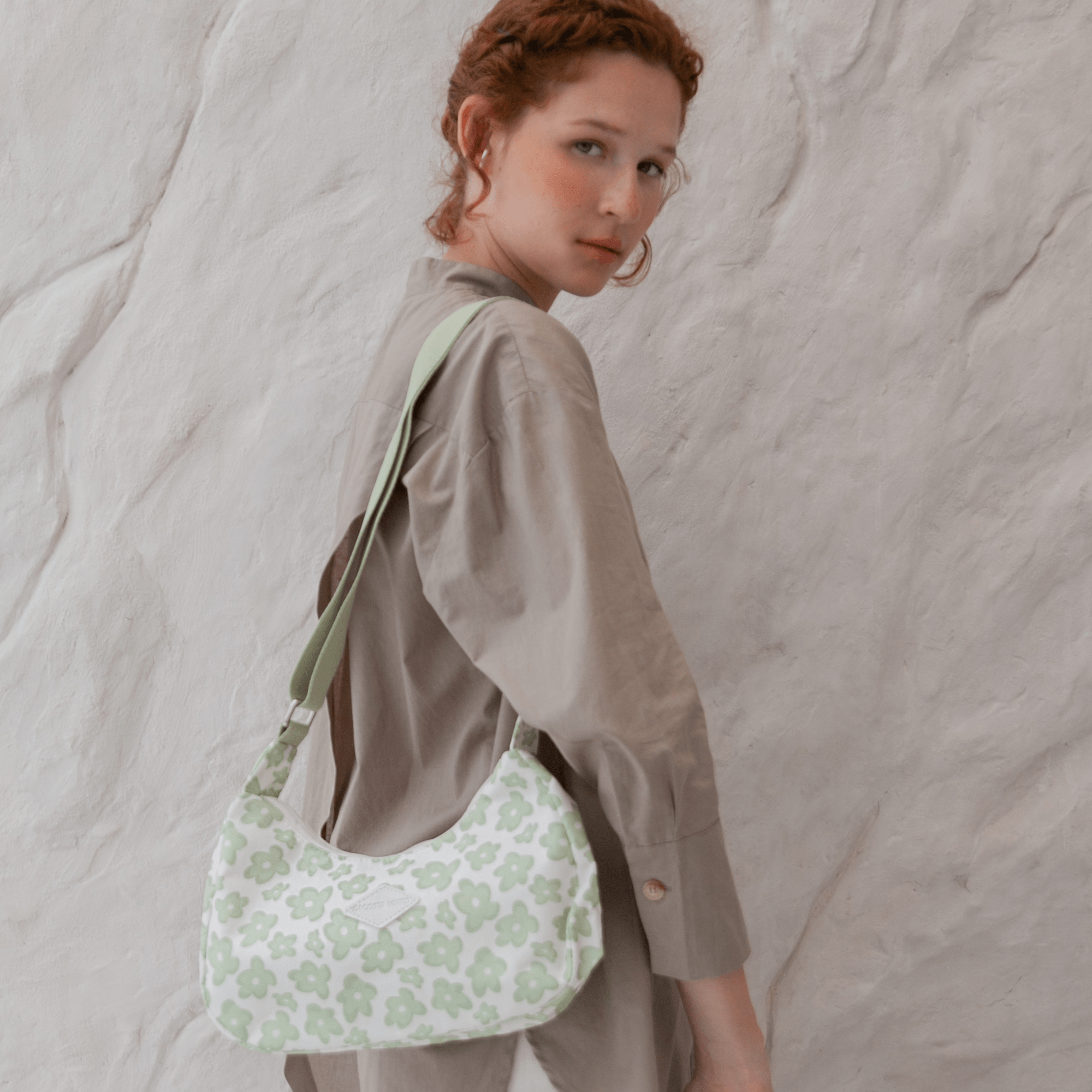 Sunset Sling Bag Sage Retro Floral 3.9L - DACOSTA VERDE