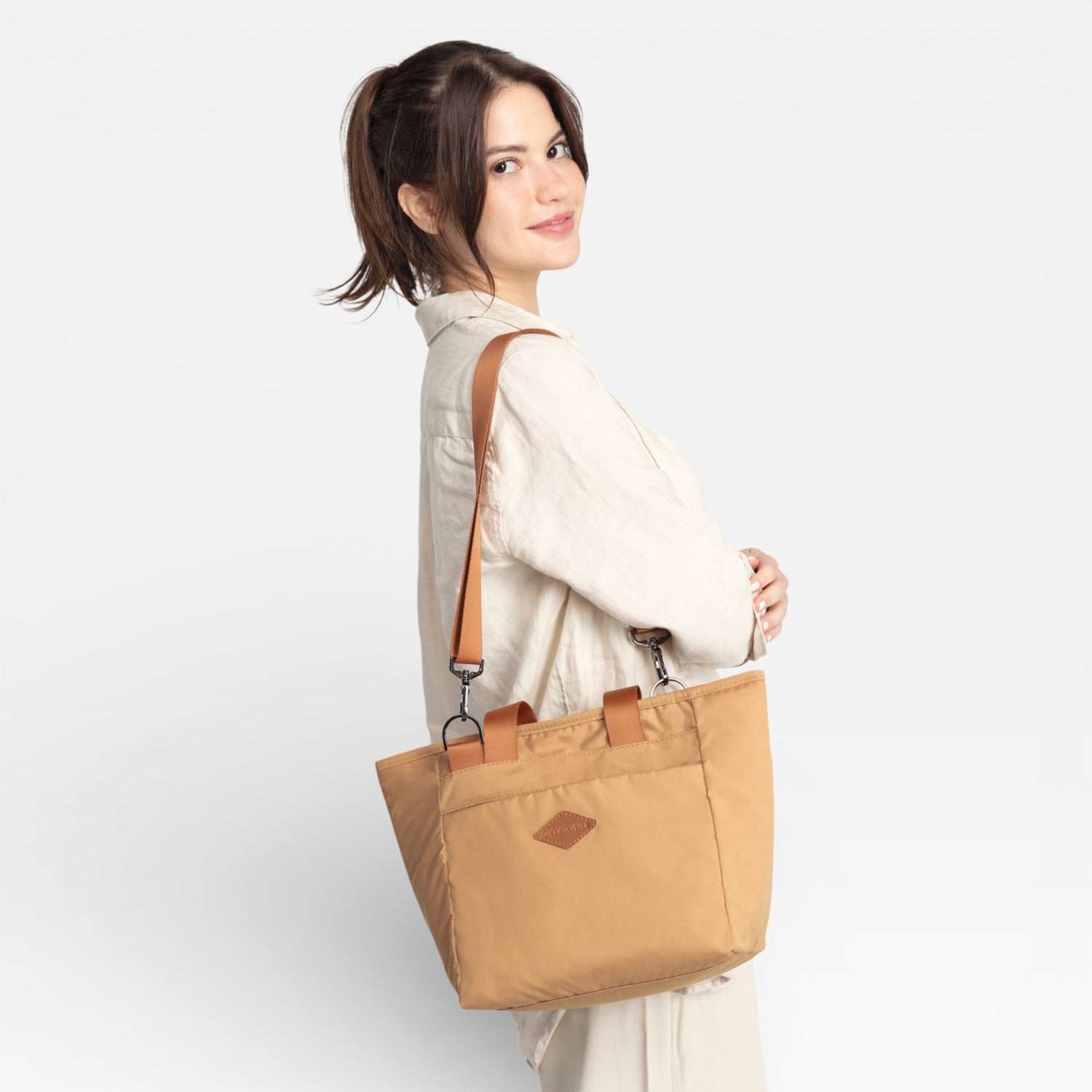 Daily Tote Crossbody Latte